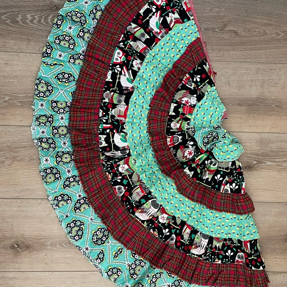 Hand made Christmas tree skirt owl motif red teal rustic fabric felt backing